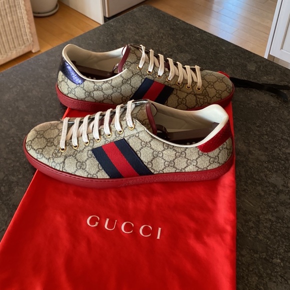 ๐ฆ Gucci Ace GG Supreme Sneakers - Picture 13 of 15